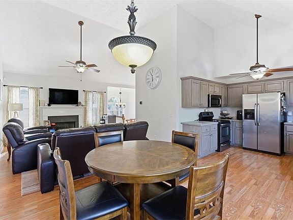 4th image of 941 Grassdale Rd NW