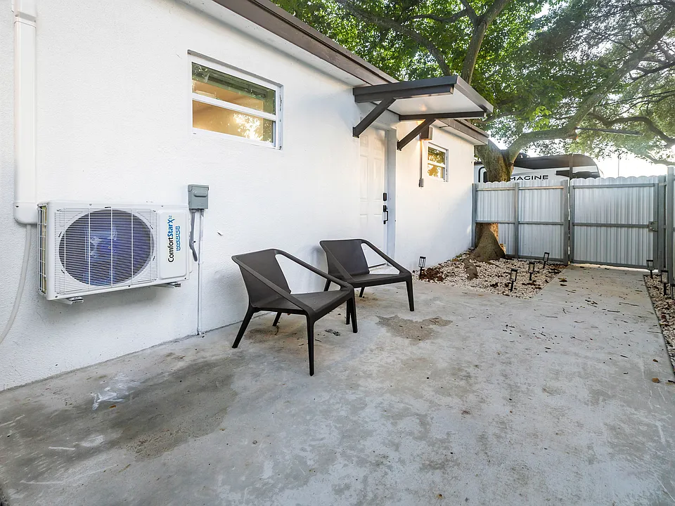 2450 NW 168th St #STUDIO