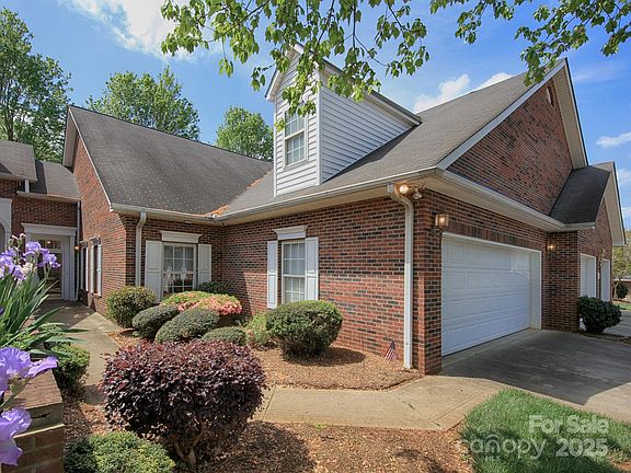 2nd image of 1520 Royalty Cir