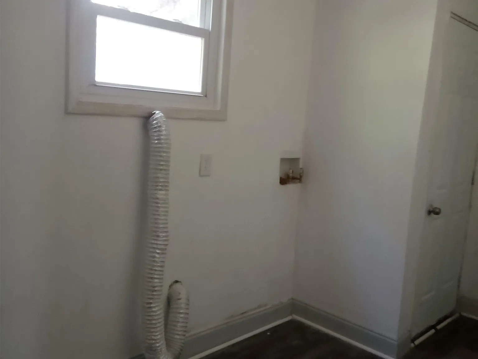 3 bed, 2.0 bath, 2017 sqft, $1,700 — Photo 2