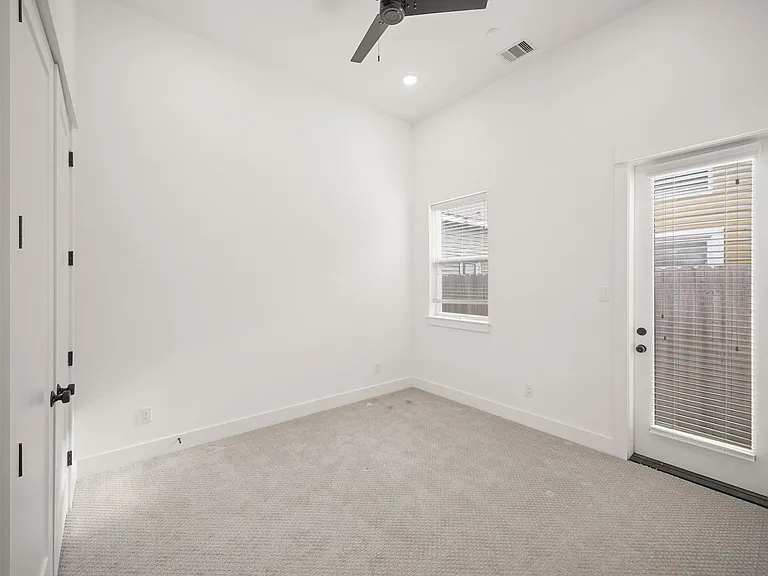 2811 Anita St — Photo 14