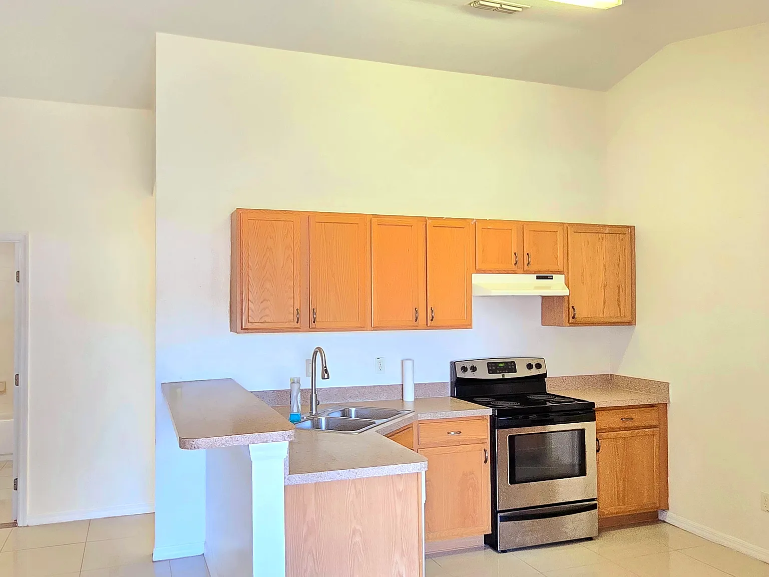 2 bed, 1000 sqft, $1,275 — Photo 4