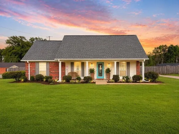 210 Ivie Ln, Mantachie, MS 38855