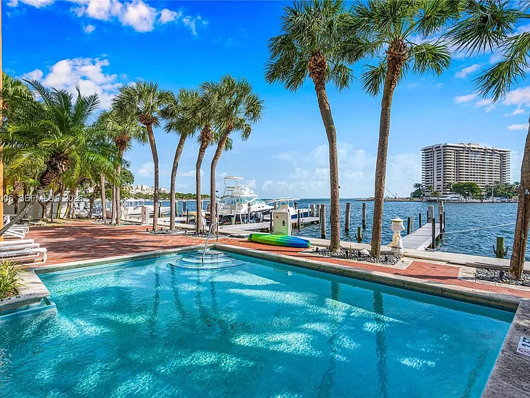 1700 S Bayshore Ln #3B — Photo 28
