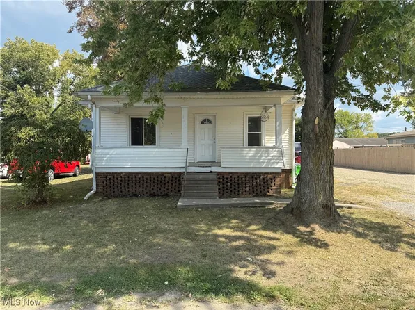 2025 N Water Street Ext, Uhrichsville, OH 44683