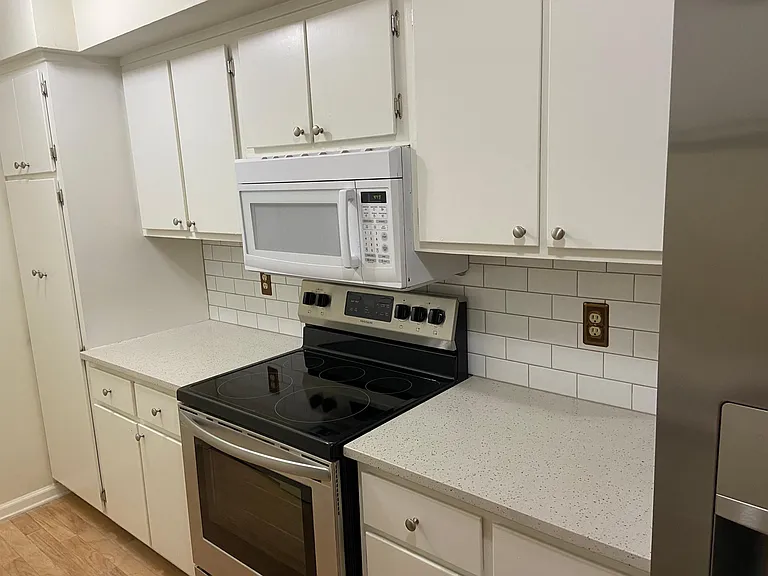 274 Hillsboro Pl #274 — Photo 3