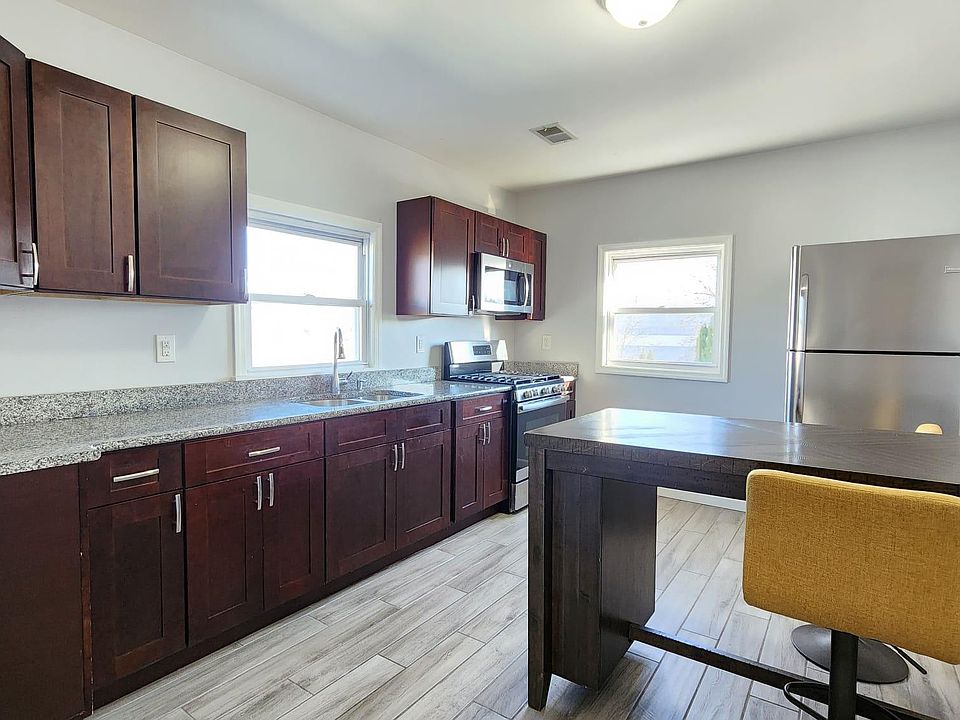 Eat In Kitchen