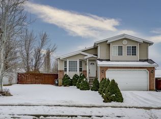 737 W 2050 N, Clinton, UT 84015
