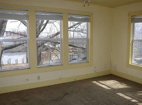 4th image of 725 S Walnut St