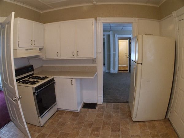 other view of kitchen