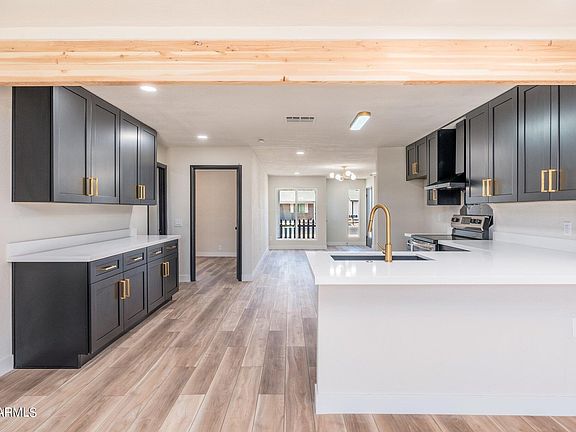 5th image of 2429 E ISABELLA Avenue
