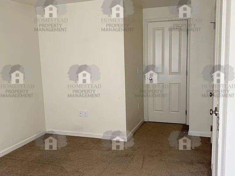 1085-1087 Raffon Ct SE — Photo 5
