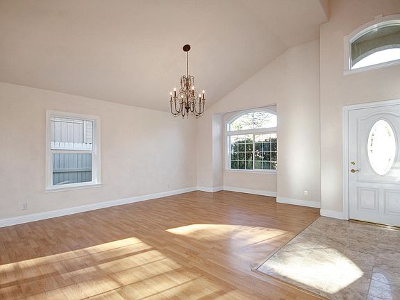 4th image of 5116 Phoenix East Ct