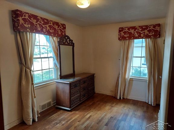 5th image of 3044 Adams Ave