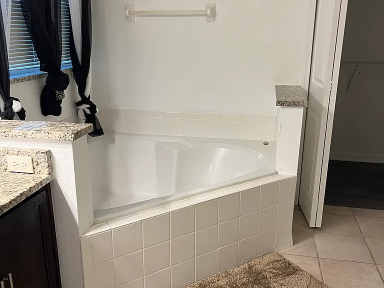 107 S Roma Way — Photo 22