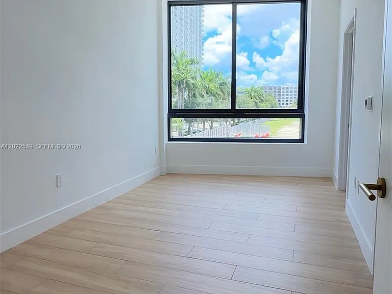90 NE 32nd St #201 — Photo 6