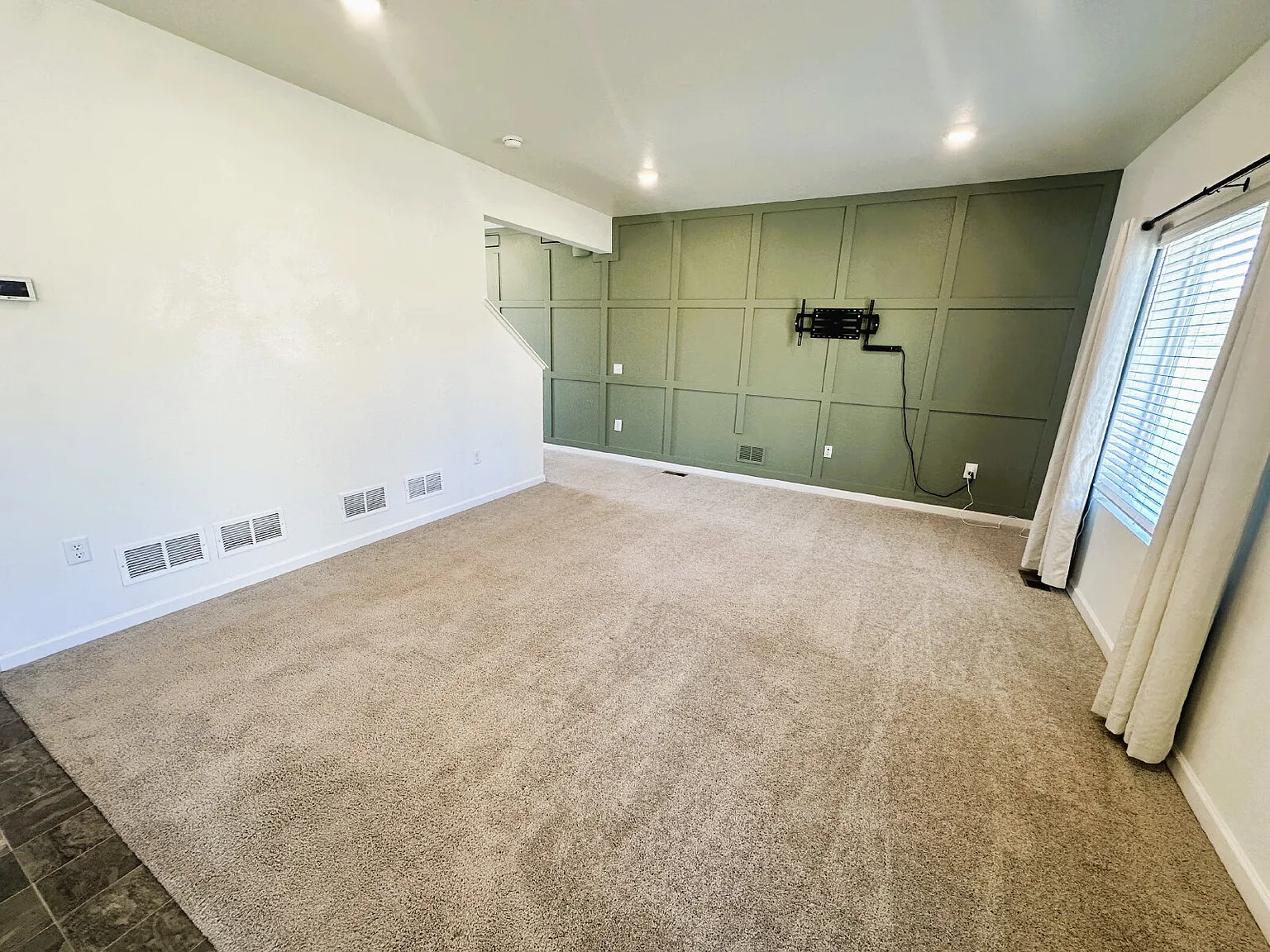 3 bed, 2.5 bath, 1901 sqft, $2,800 — Photo 3