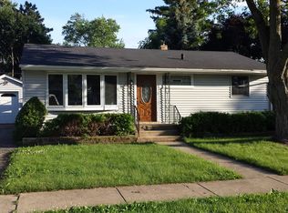 447 Alma Ter, Cary, IL 60013