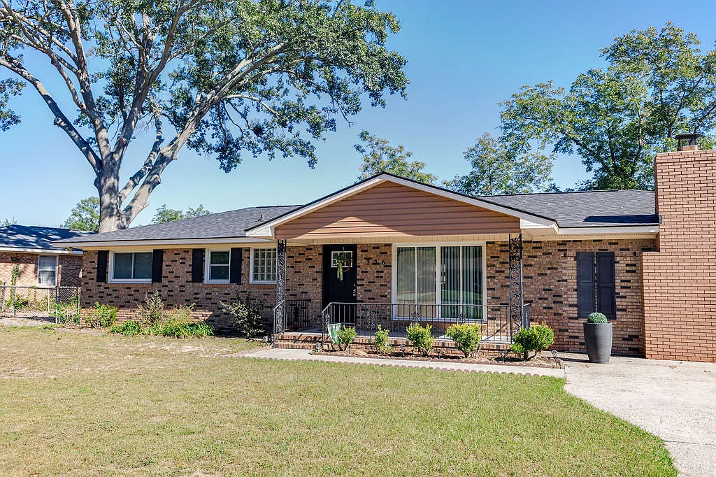 226 Stephens Road — Photo 1