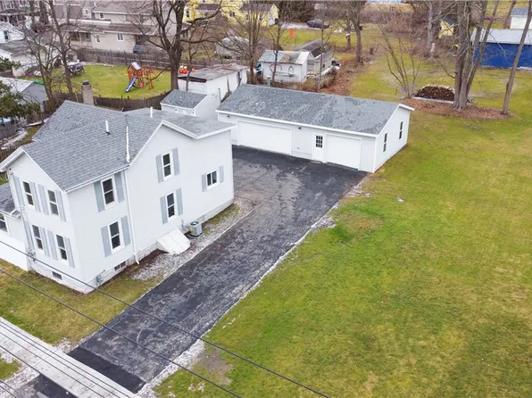 17 Clark St, Waterloo, NY 13165