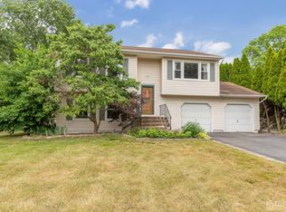 6 Hidden Hollow Ct, Piscataway, NJ 08854