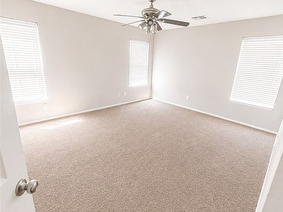5th image of 12025 Giles St