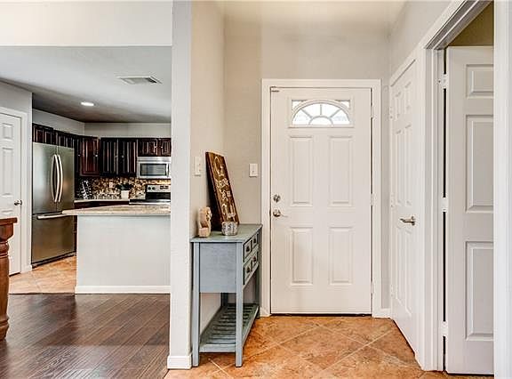 3rd image of 4225 Periwinkle Dr