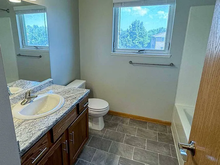 Highland View Apartments — Photo 174