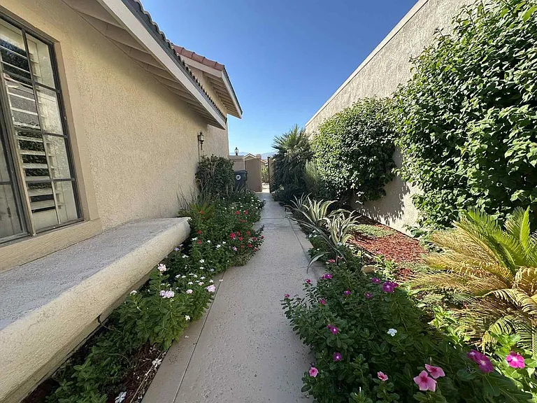 4 Hermosillo Ln — Photo 33