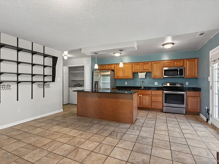 4718 Greenlaw Dr — Photo 5
