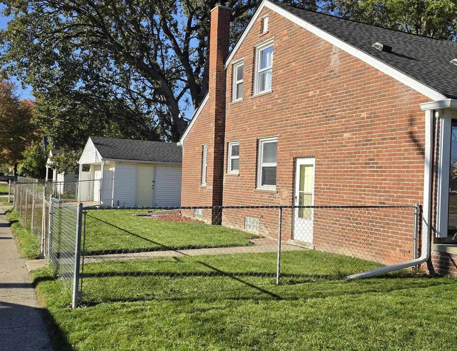 3 bed, 2.5 bath, 1414 sqft, $2,300 — Photo 4