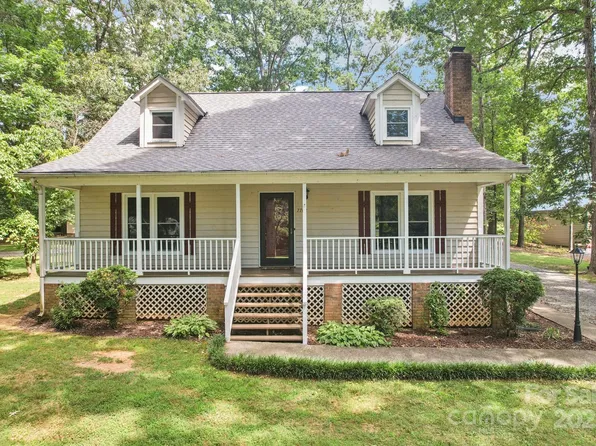 7702 Surry Ln, Indian Trail, NC 28079