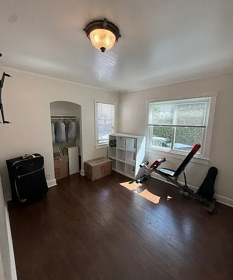 1047 N Rose Ave — Photo 9