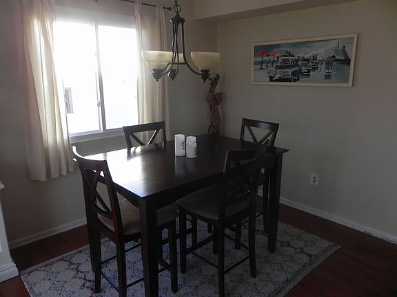 4th image of 318 Hanford Ct