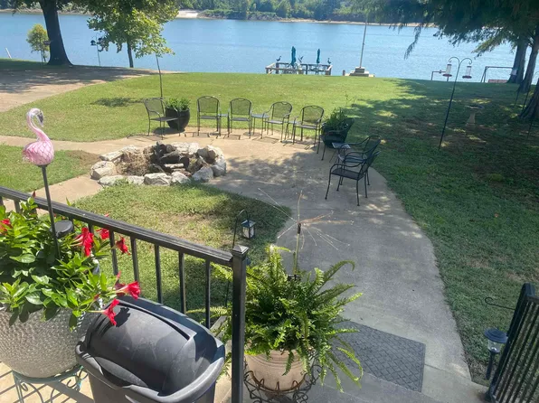 2950 Catfish Ln, Crump, TN 38327