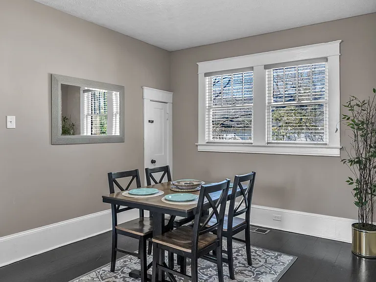 2882 Church St — Photo 4
