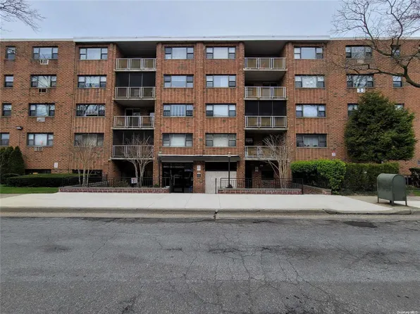 100 Clinton Avenue #2K, Mineola, NY 11501