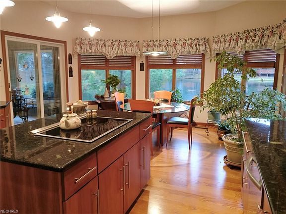 5th image of 251 Lake Pointe Dr