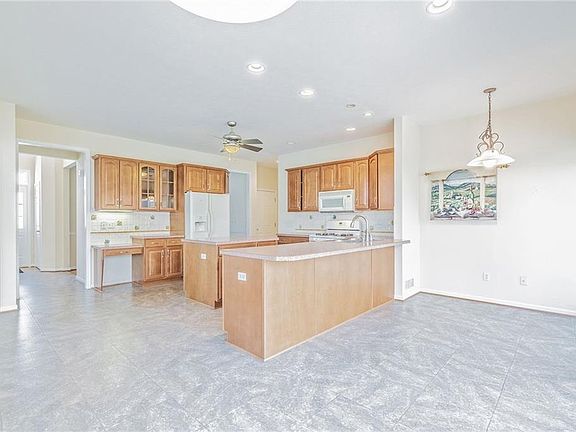 4th image of 440 Thousand Oaks Cir
