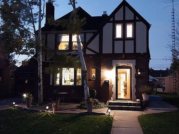 4th image of 116 W 2nd Ave