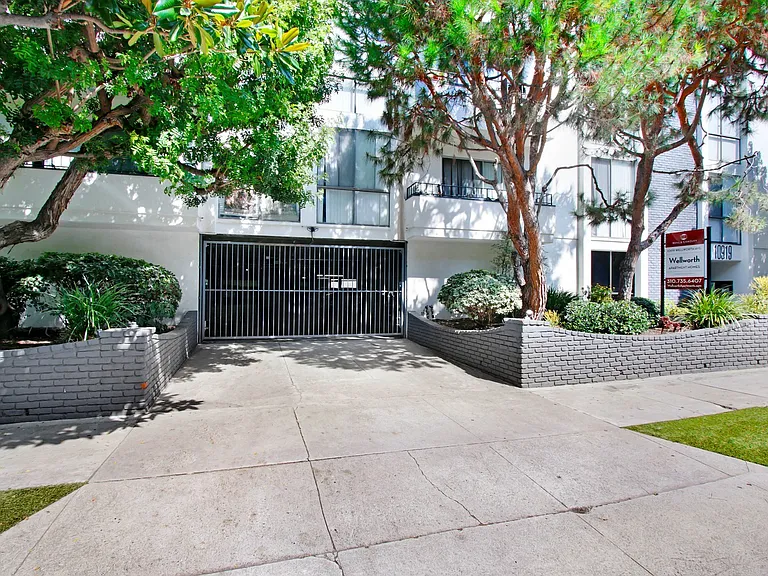 Wellworth Apartments — Photo 10
