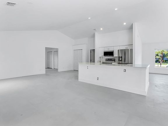 5th image of 12865 Kingsway Road