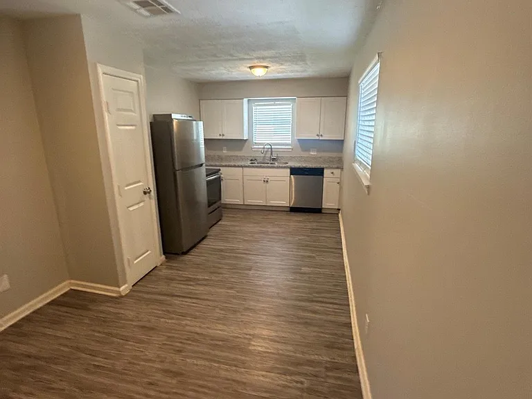 8807 Barton St — Photo 5