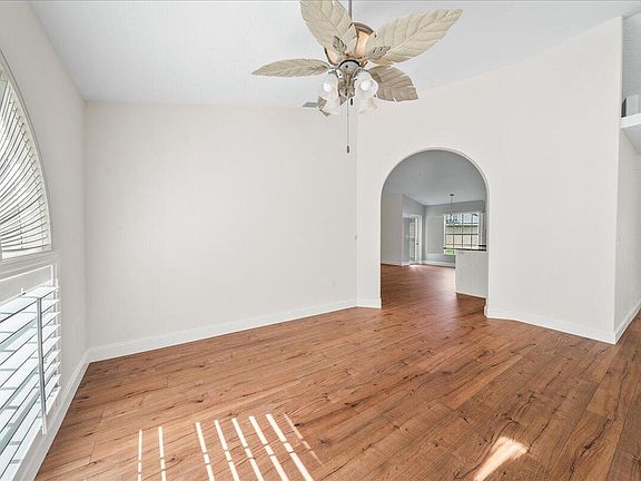 4th image of 1540 SE Hope Ct Court SE