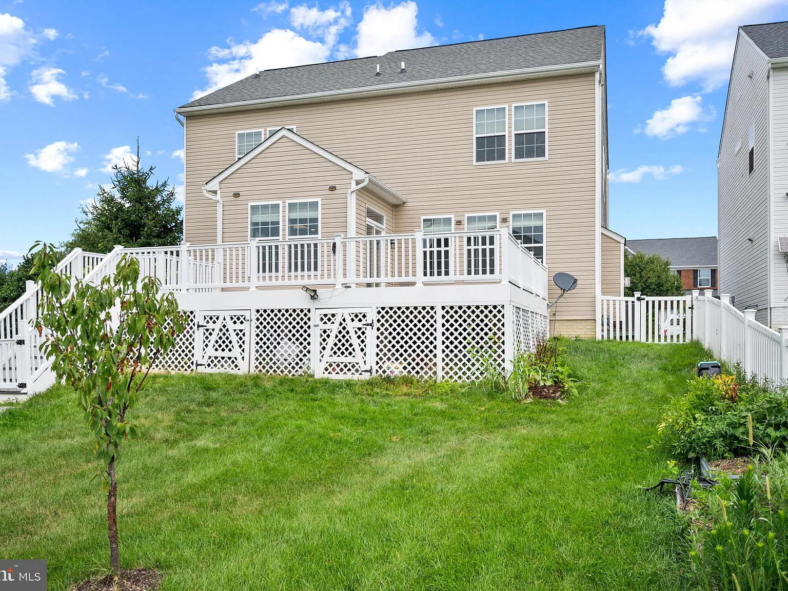4 bed, 3.5 bath, 3546 sqft, $3,200 — Photo 2