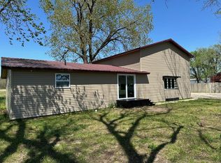1105 Cherry St, Chetopa, KS 67336