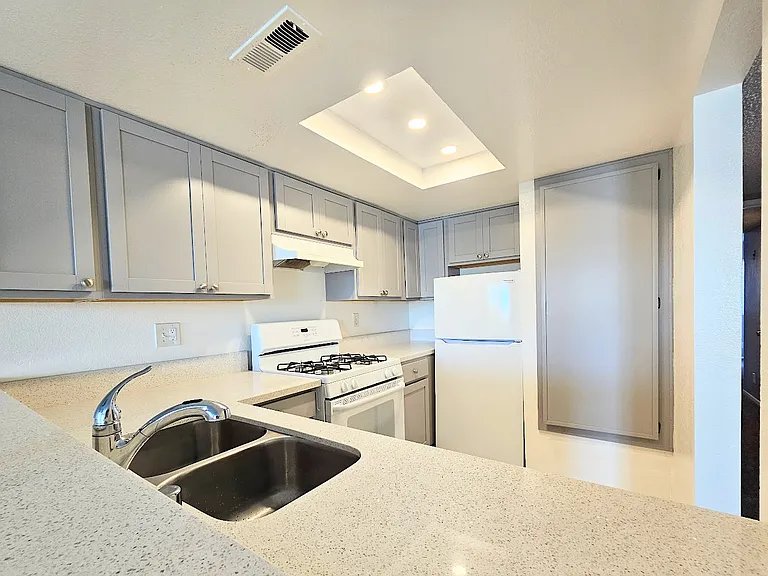 252 Date Ave #F — Photo 6
