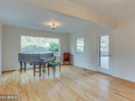 5th image of 3119 N Thomas St