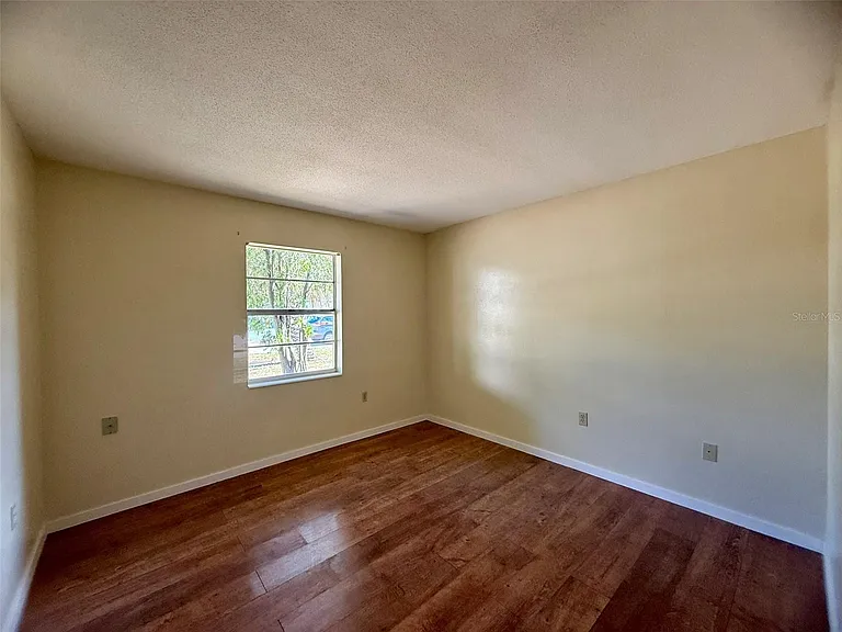 131 Sparrow Ave — Photo 11