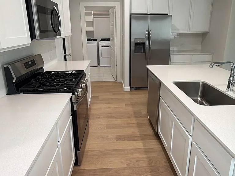 964 Dahlia Dr — Photo 2